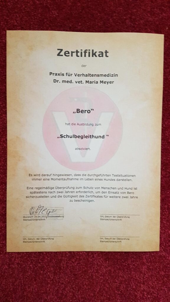 Urkunde für Bero Yas von der Haager Schlossturmspitze